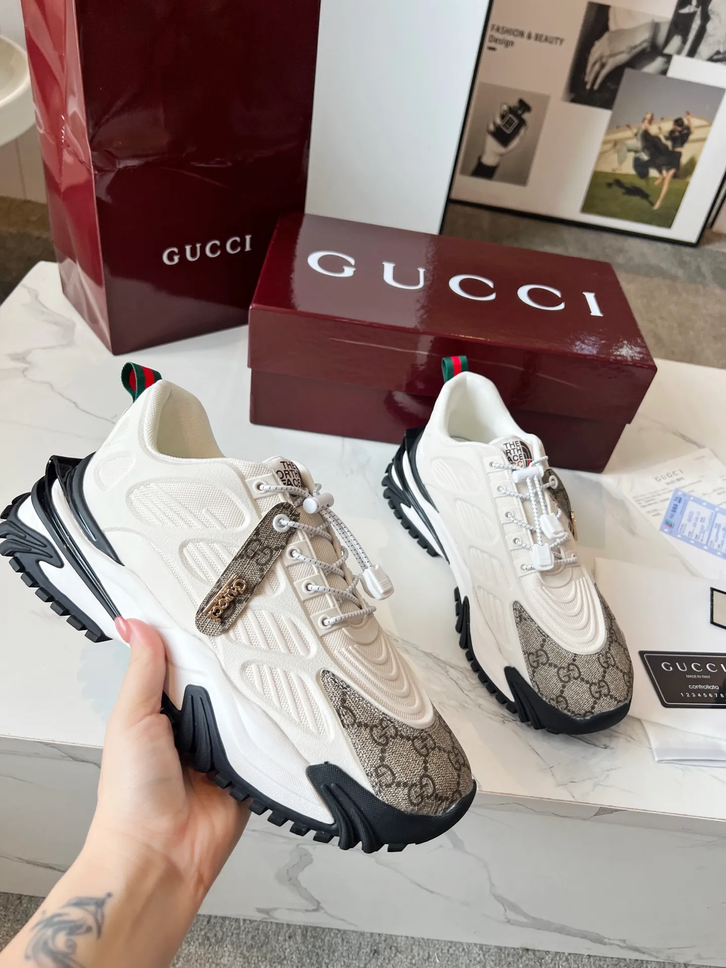 Men's shoes p580 ❤️❤️❤️Gucci series 2.0 sneakers are made with heavy investment❤️‍🔥❤️‍🔥❤️‍🔥Renewed interpretation of the brand's iconic striped webbing elements😍😍When retro genes collide with futuristic design🎊🎊This new pair of Gucci shoes directly reaches the trend threshold💥 ✔️Color caron contrasting color + classic stripes, GG reflective piping, good visual impact, with high-light filter when out on the street ✔️Multi-layer structure of different materials, mesh breathability, leather shaping, outsole EVA foam and TPU combination😍😍😍Fashion and practicality are both online ✔️ The details are double G midsole + iconic double G lock shoelaces, the retro DNA is crazy and restless, and every step is based on the trendy aesthetic❤️❤️❤️❤️ Matching size: Male 39-44